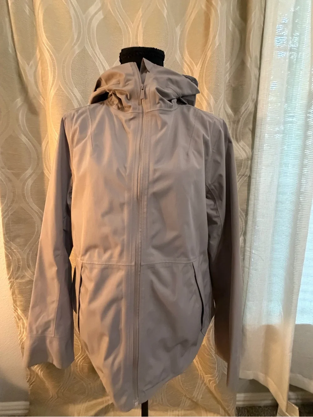 LululemonWomen's Lightweight Hooded Jacket in Taupe - Comfortable Everyday Layer